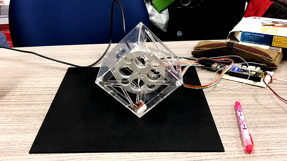 機械工学コースで製作された透明筐体の機構試作と制御回路