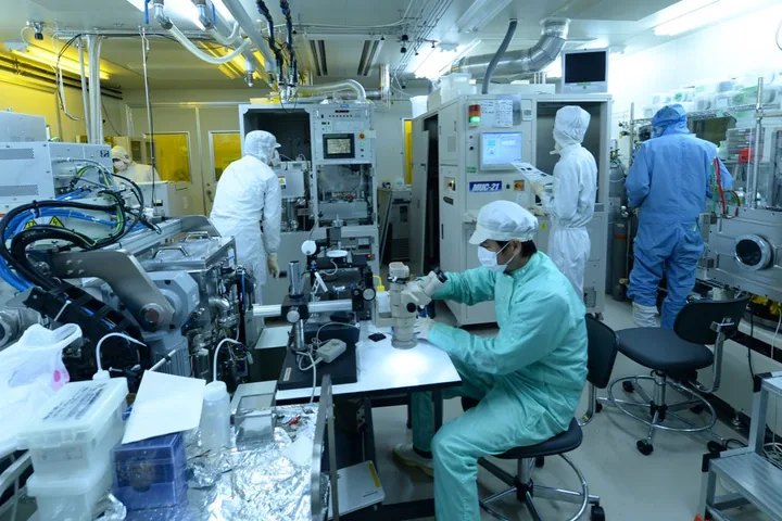 工学研究で使用するクリーンルームと実験装置