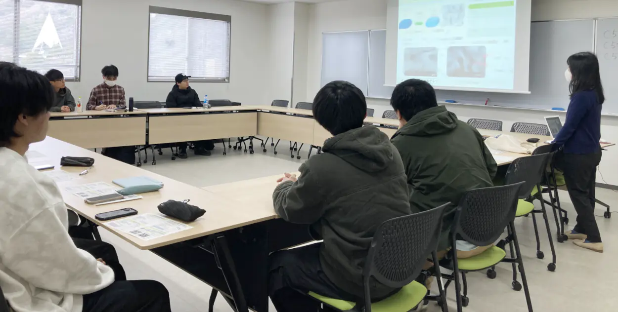研究室ミーティングの様子